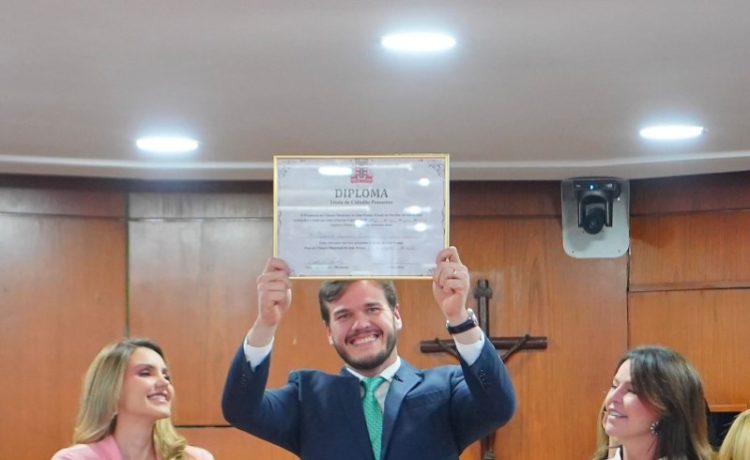 Bruno Cunha Lima recebe título de cidadão pessoense e destaca vínculos com a capital